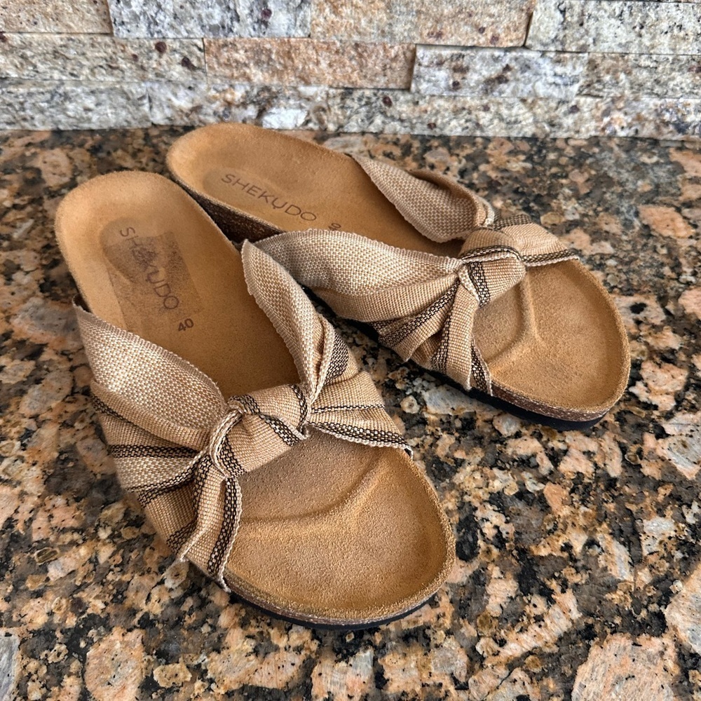 Shekudo Bahia Knot Slide
Sandals In Neutral - Picture 2 of 8